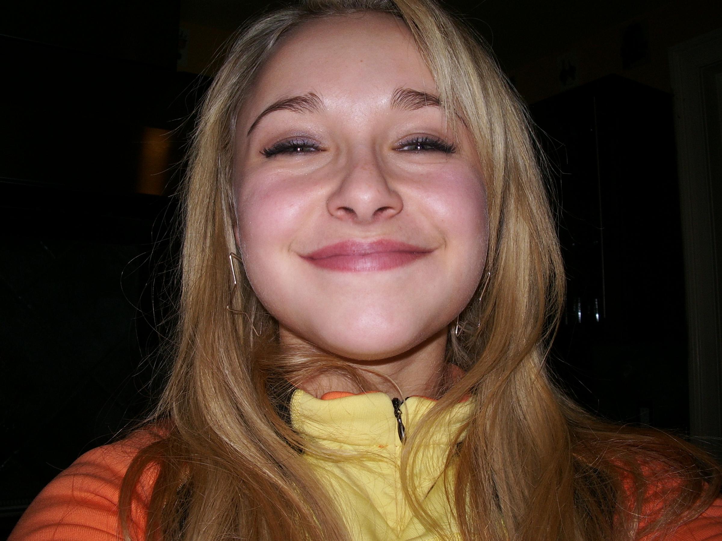 Hayden Panettiere posing