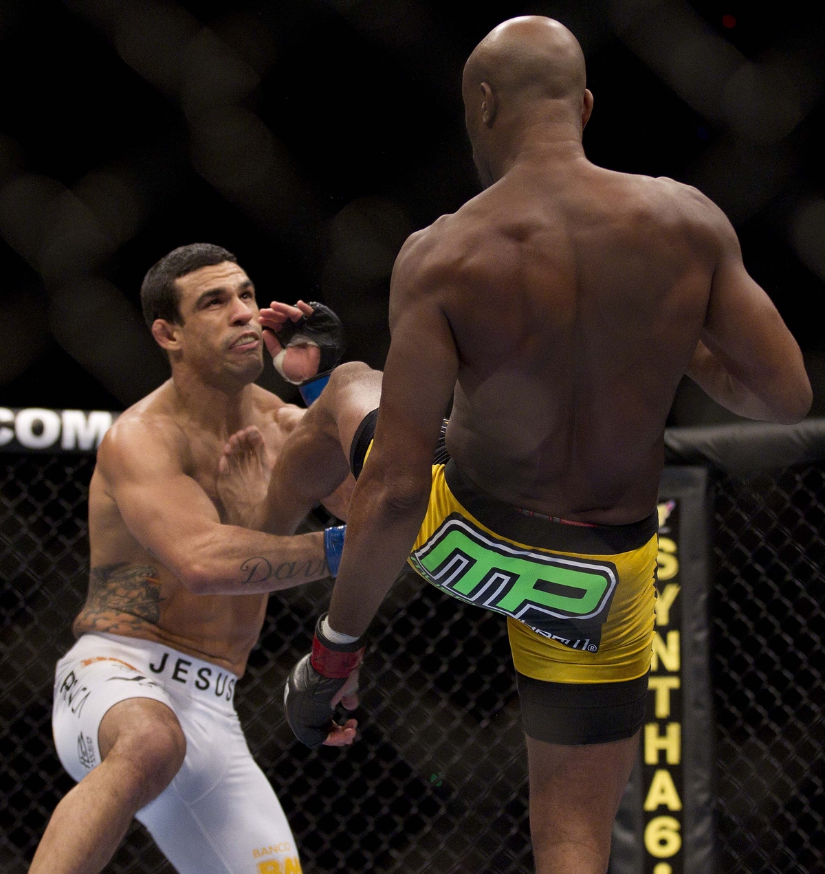 video review : Anderson Silva versus Vitor Belfort at UFC 126